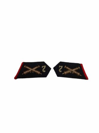 Set proefmodel kraagemblemen 7e regiment veldartillerie