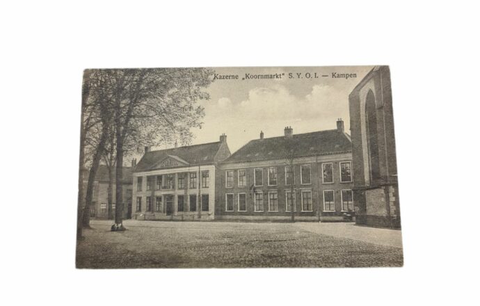 Mobilisatie ansichtkaart kazerne Koornmarkt SROI Kampen 1928