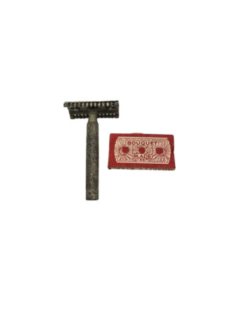 British ww2 safety razor blade 1945  broad arrow